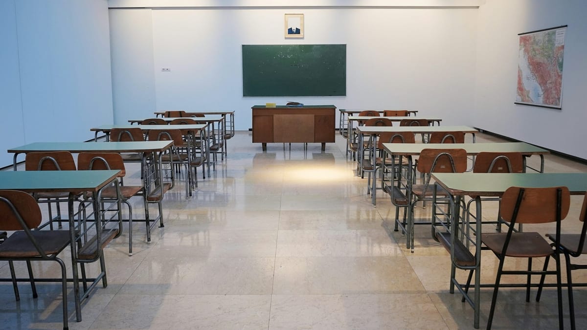 photo of an empty classroom